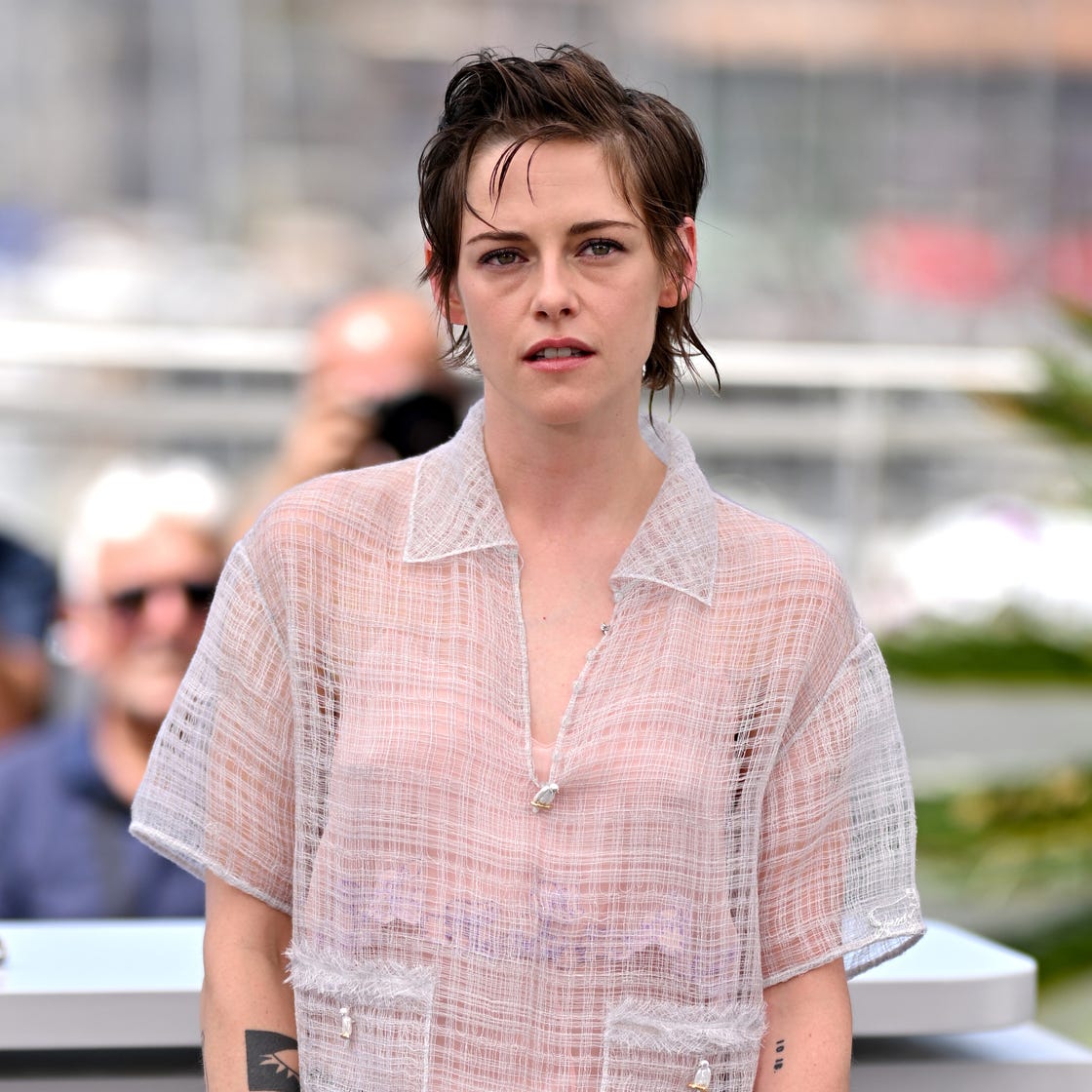 Kristen Stewart: Áttetsző Chanel és régi Nike!