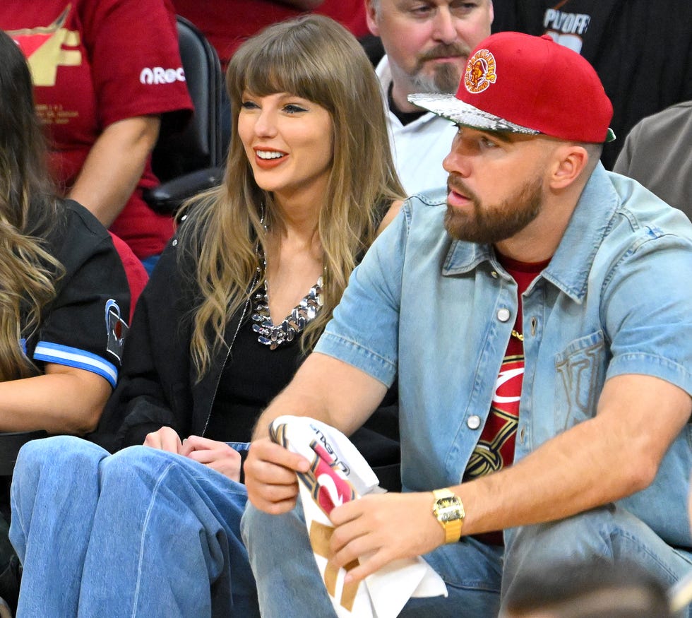 Taylor Swift jelentőségteljes Stella McCartney stílusa a pályán