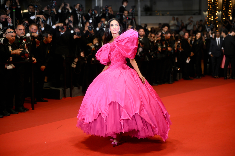 Bubblegum rózsaszín estélyi Demi Moore-tól: Cannes-i varázslat!